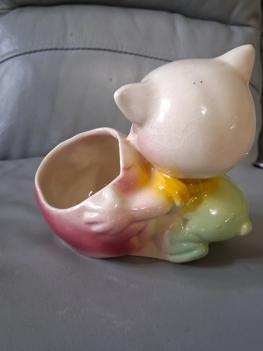 Vintage Shawnee Pottery Happy Pig With Apple Planter